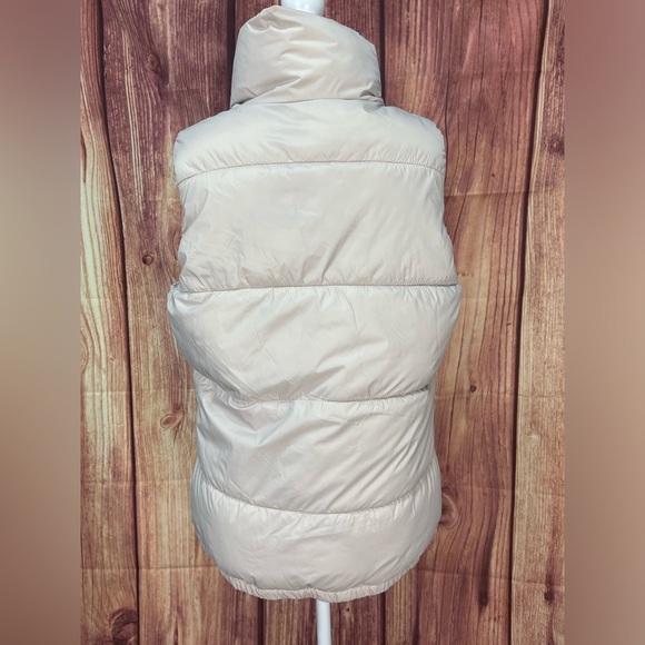 Old navy very light nude pink puffer Vest Women’s size M - Picture 6 of 16
